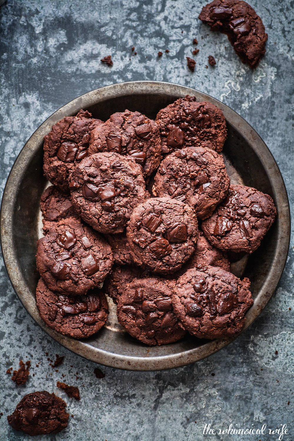 Gooey Vegan Double Choc Chip Peanut Butter Cookies {DF, GF & Vegan} | The Whimsical Wife